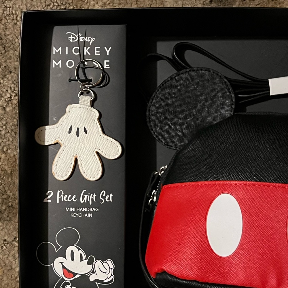 NEW Disneys Mickey Mouse 2 Piece Gift Set with Mini Bag and Keychain - Picture 5 of 6